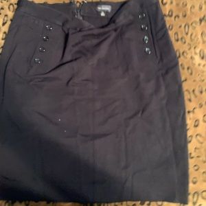 The perfect black skirt